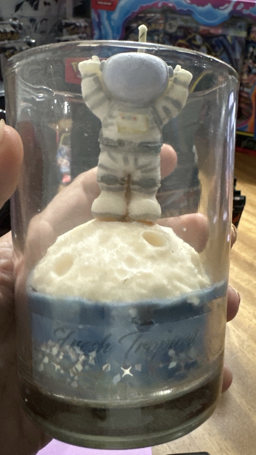 vela aromática en forma de astronauta