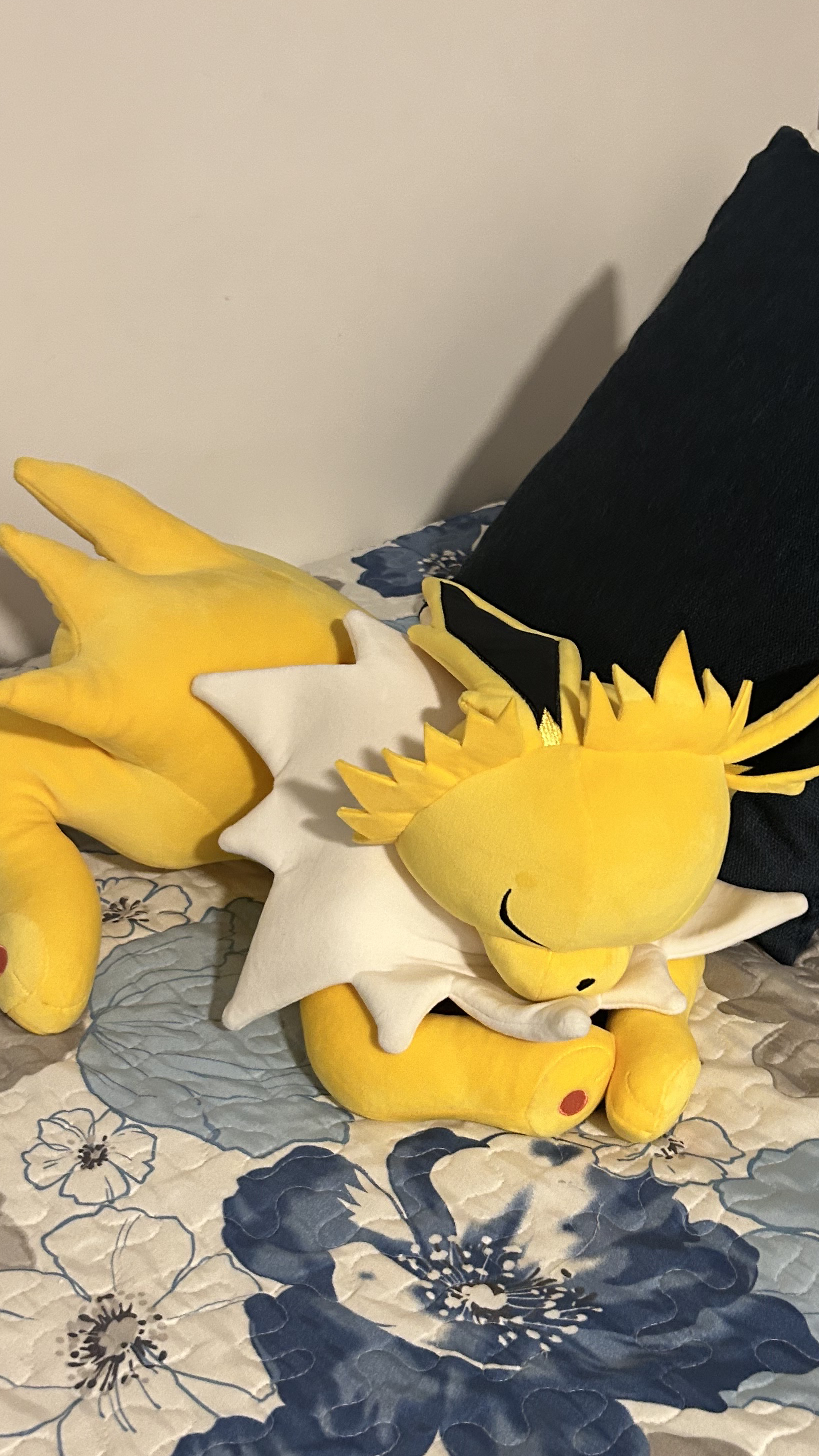 Figura Pokémon Charizard o Jolteon