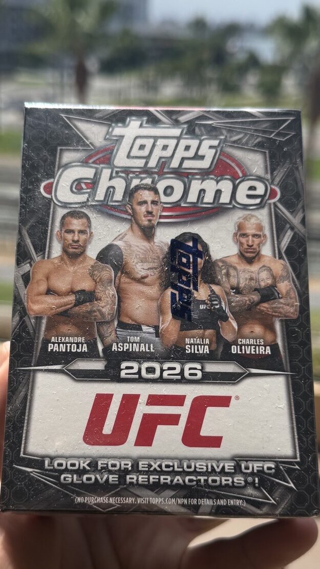 1 pack Topps chrome UFC