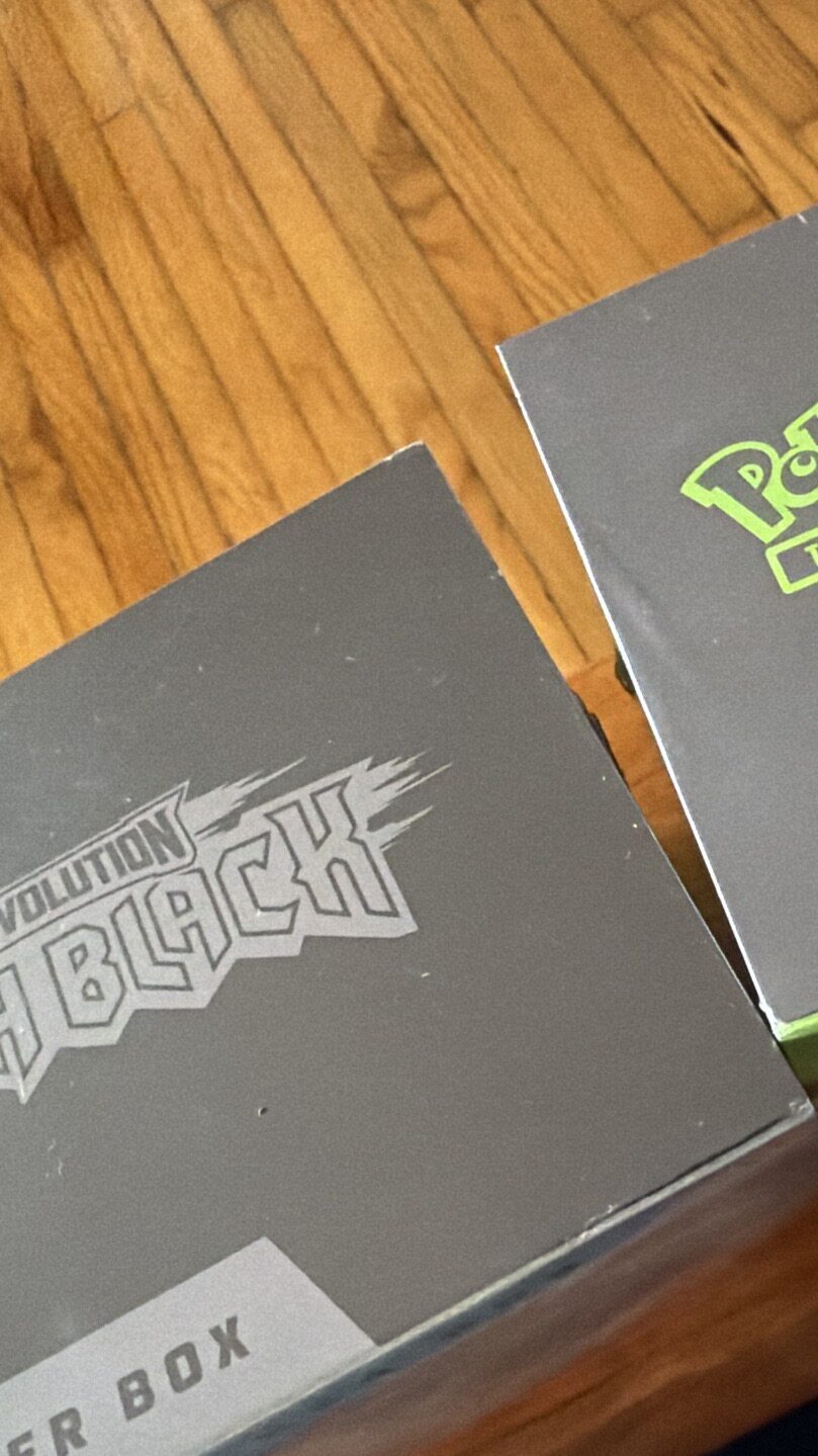 2 sobres:
1 Pitch Black
1 Perfect Order