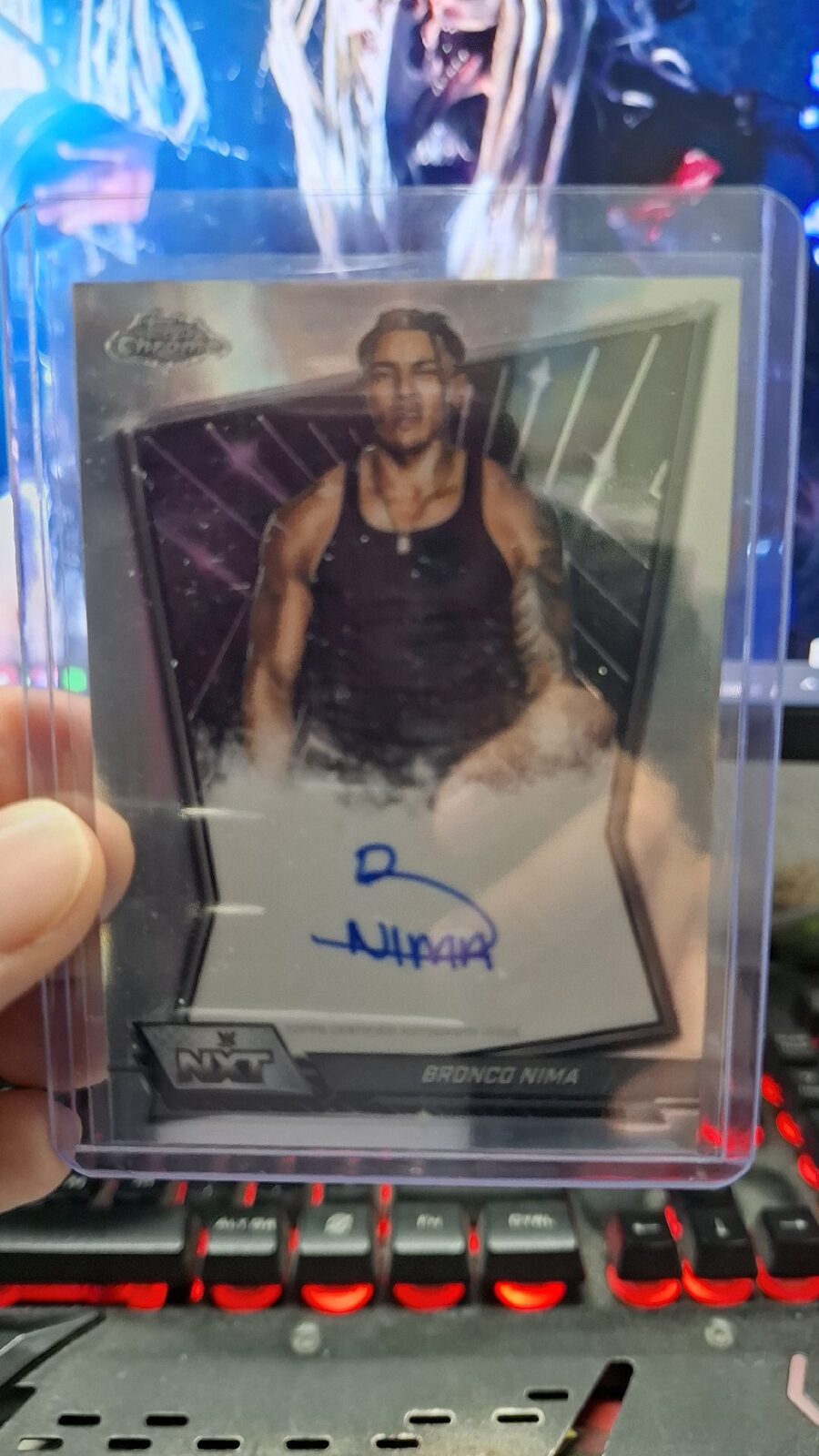 Carta topps chrome 2026 firmada Bronco Nima