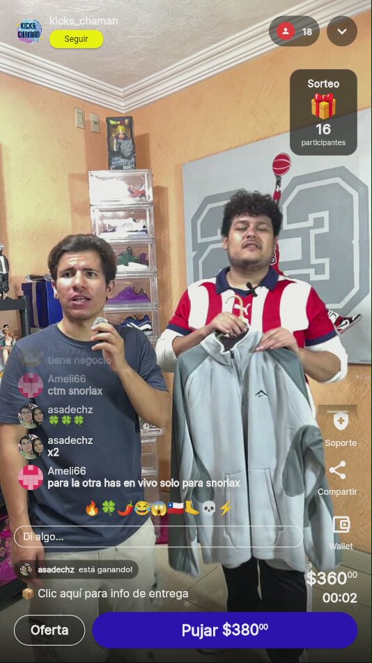 Chamarra deportiva gris con cierre