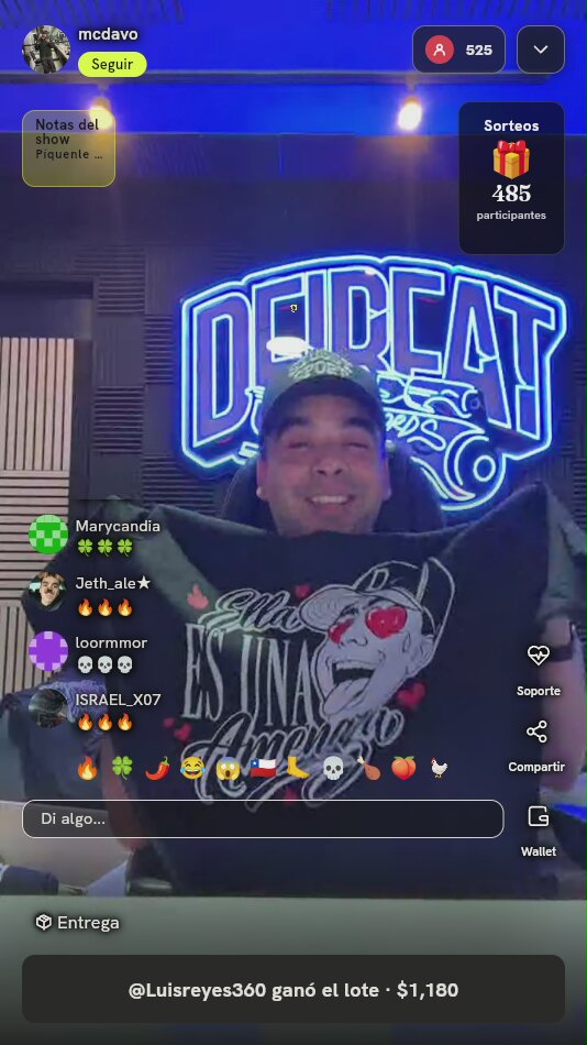 Playera Negra Ella Es Una Amenaza